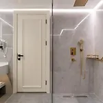 Qlusive ホテル クシャダス
