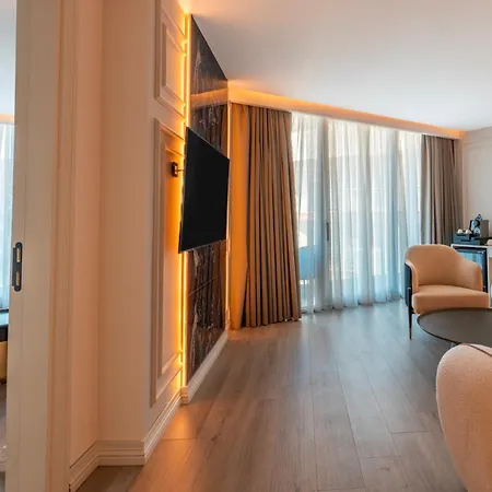 מלון Qlusive קוסדסי