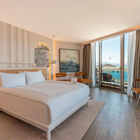 Qlusive Hotel