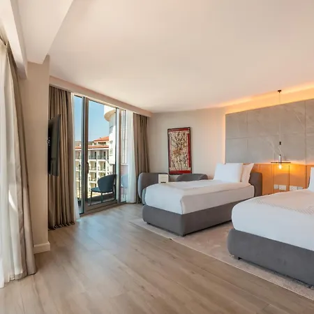 Qlusive Hotel
