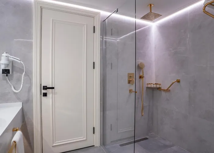 Qlusive Hotel